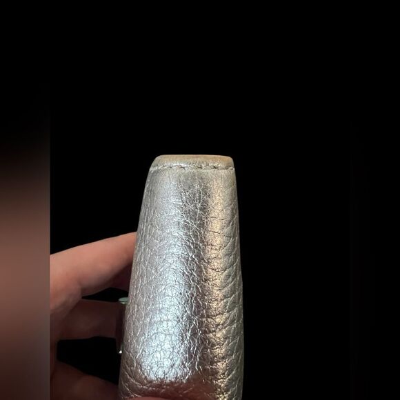 TIFFANY & CO. Leather Bi-fold Wallet - Picture 6 of 13